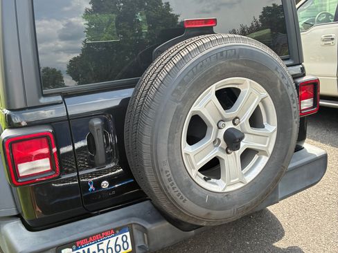 Used 2019 Jeep Wrangler Unlimited Sport S AWD/4WD image 2