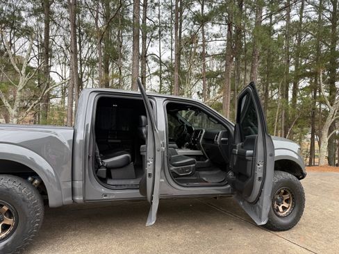 Used 2018 Ford F150 Raptor w/ Equipment Group 802A Luxury image 13