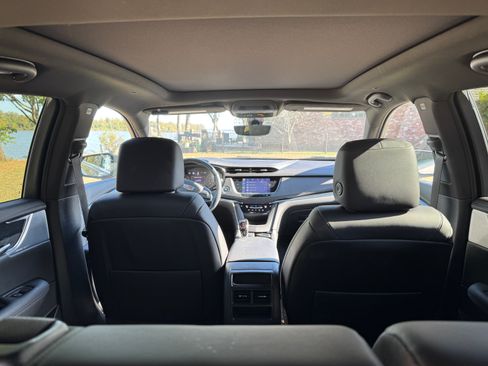 Used 2023 Cadillac XT5 Premium Luxury w/ Technology Package image 4