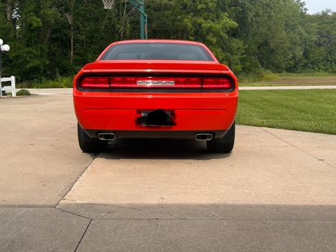 Used 2010 Dodge Challenger R/T RWD image 4