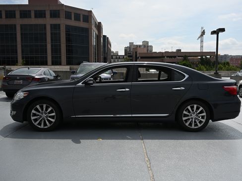 Used 2011 Lexus LS 460 L w/ Luxury Pkg AWD/4WD image 10