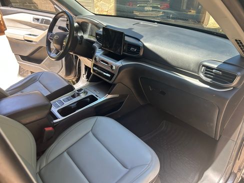 Used 2021 Ford Explorer XLT w/ Equipment Group 202A RWD image 13