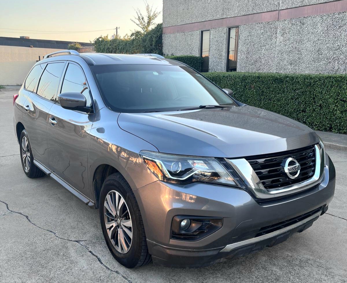 Used 2017 Nissan Pathfinder SV AWD/4WD image 2