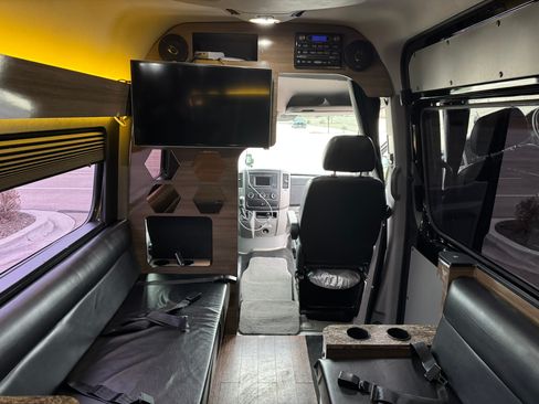 Used 2014 Mercedes-Benz Sprinter 3500 image 21