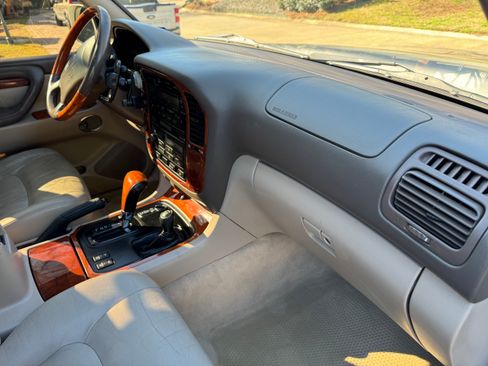 Used 2001 Lexus LX 470 4WD image 9