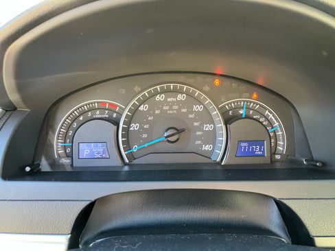 Used 2014 Toyota Camry LE image 18