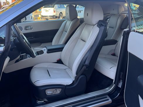 Used 2017 Rolls-Royce Dawn image 2