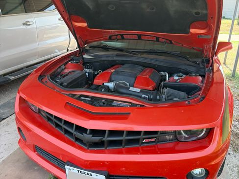 Used 2010 Chevrolet Camaro SS w/ LPO, Ground Effects Package image 8