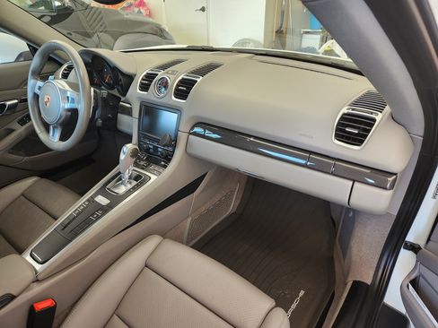 Used 2015 Porsche Cayman image 6