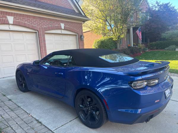 Used 2022 Chevrolet Camaro SS RWD image 1