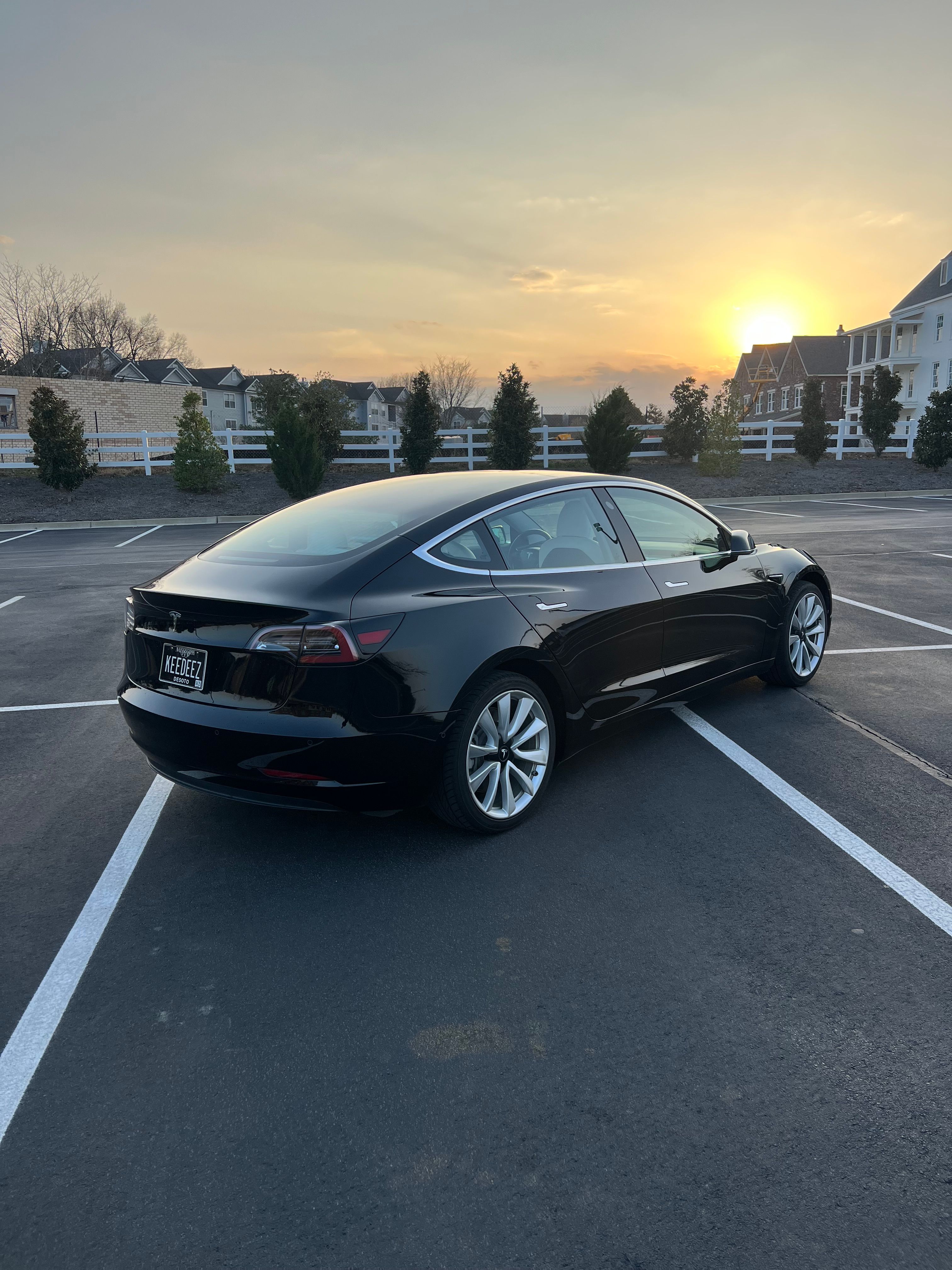 Used 2018 Tesla Model 3 Mid Range RWD image 2