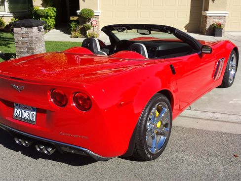 Used 2013 Chevrolet Corvette Grand Sport w/ 3LT Preferred Equipment Group RWD image 2