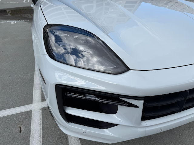 Used 2025 Porsche Cayenne S AWD/4WD image 2