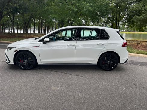 Used 2022 Volkswagen GTI SE FWD image 11