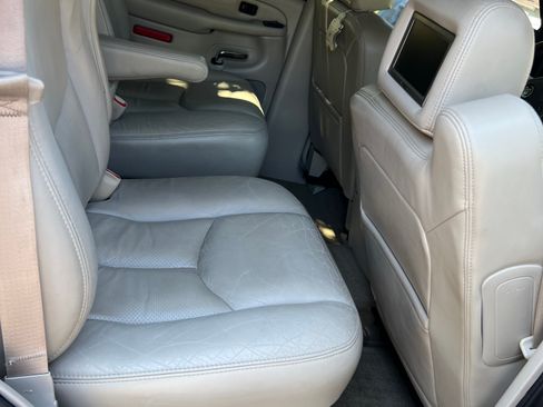 Used 2004 Cadillac Escalade AWD image 18