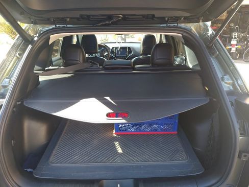 Used 2019 Jeep Cherokee Limited image 11