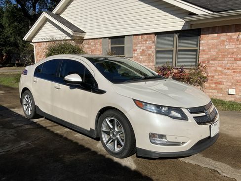 Used 2012 Chevrolet Volt Premium w/ Premium Trim Package image 4