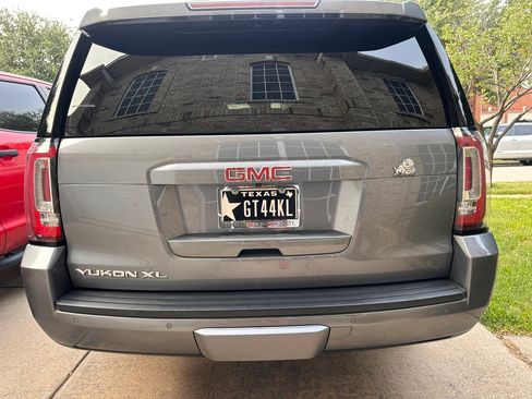 Used 2018 GMC Yukon XL SLT w/ Premium Edition AWD/4WD image 4