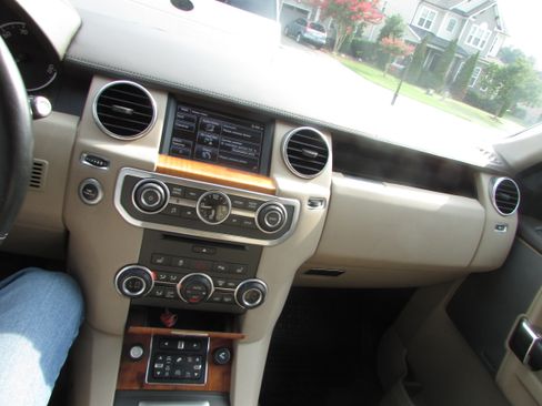 Used 2014 Land Rover LR4 HSE LUX AWD/4WD image 13
