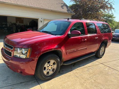 Used 2012 Chevrolet Suburban LS w/ Convenience Package 1 AWD/4WD image 2