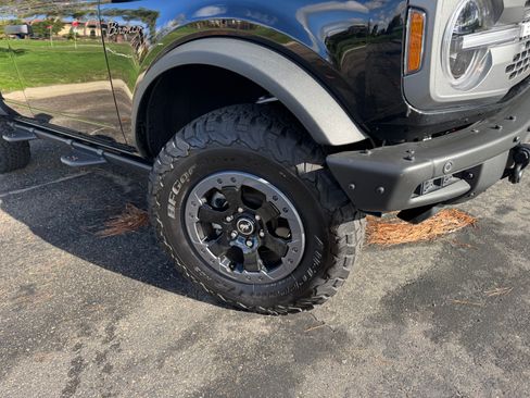 Used 2021 Ford Bronco Badlands image 9