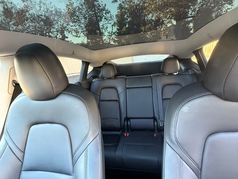 Used 2023 Tesla Model Y Performance image 6