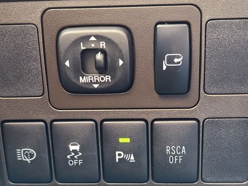 Used 2011 Toyota Land Cruiser w/ Upgrade Pkg image 23