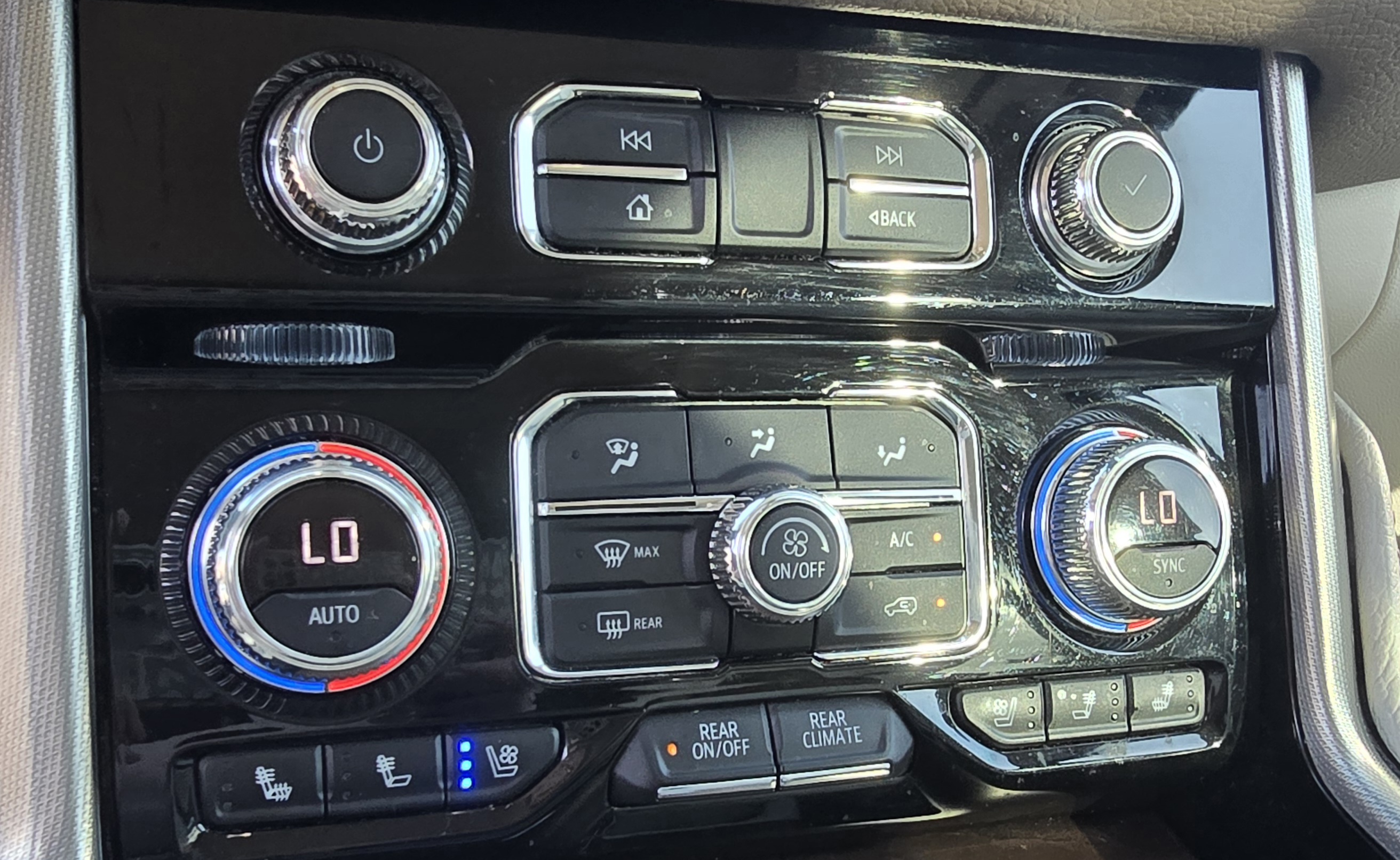 Used 2022 GMC Yukon XL Denali w/ Advanced Technology Package AWD/4WD image 12