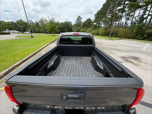 Used 2017 Toyota Tacoma SR RWD image 17