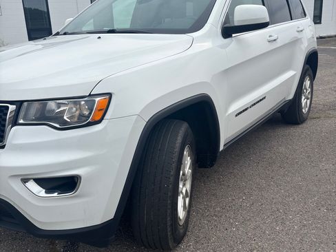Used 2020 Jeep Grand Cherokee Laredo w/ Security & Convenience Group AWD/4WD image 2