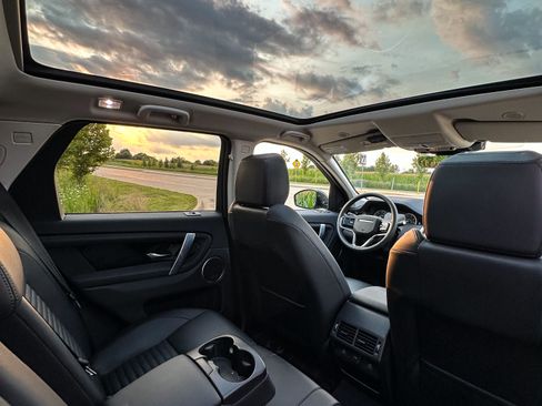 Used 2023 Land Rover Discovery Sport SE image 14