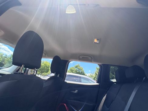 Used 2015 Jeep Renegade Trailhawk AWD/4WD image 21