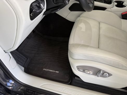 Used 2024 Porsche Macan Turbo AWD/4WD image 8