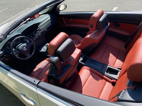 Used 2013 BMW M3 Convertible image 18