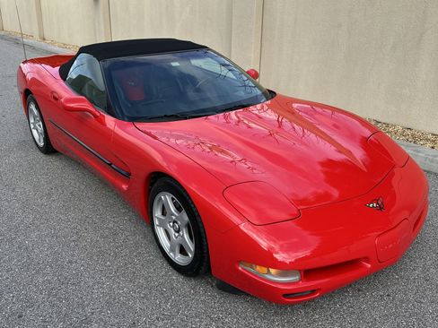 Used 1999 Chevrolet Corvette Convertible w/ Memory Pkg image 18