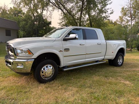 Used 2017 RAM 3500 Laramie Longhorn w/ Convenience Group AWD/4WD image 12