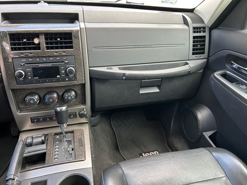 Used 2012 Jeep Liberty Limited image 16