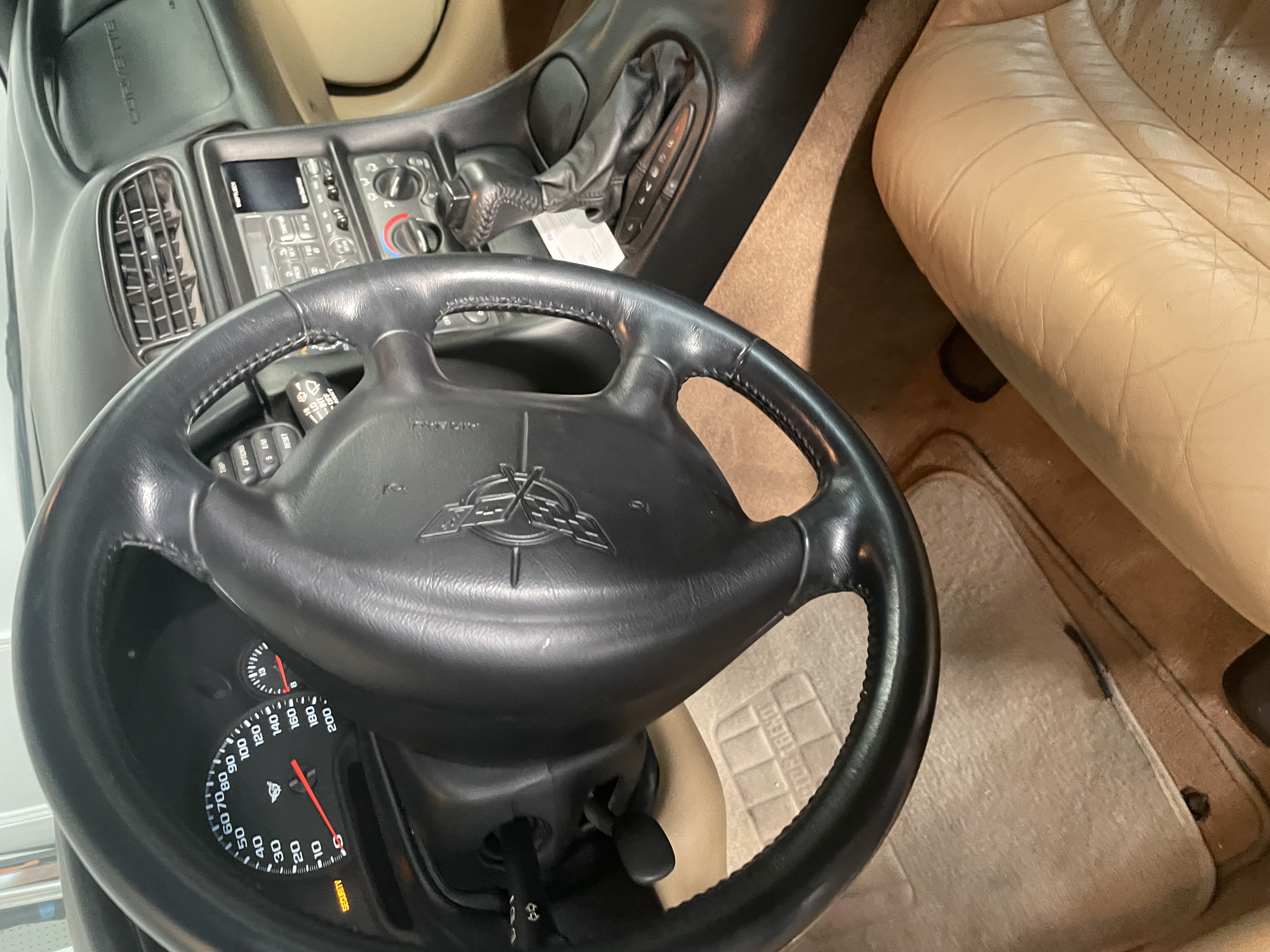 Used 2000 Chevrolet Corvette Coupe RWD image 9