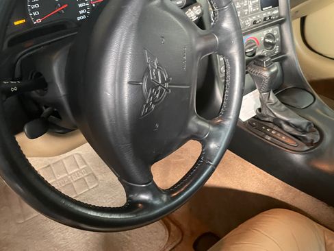 Used 2000 Chevrolet Corvette Coupe image 9