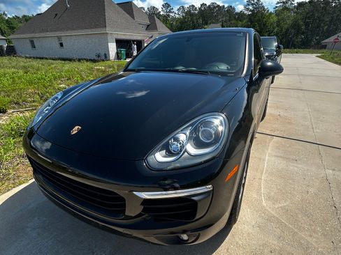 Used 2016 Porsche Cayenne AWD/4WD image 2