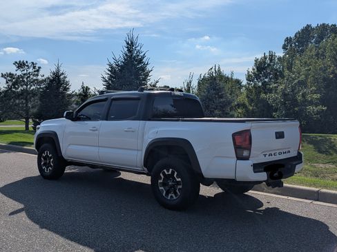 Used 2019 Toyota Tacoma TRD Off-Road image 8