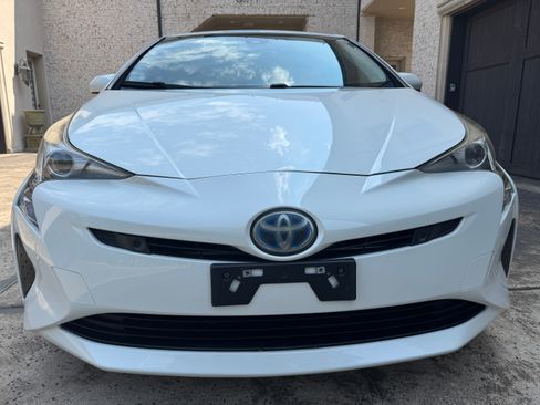 Used 2017 Toyota Prius Two image 1