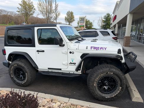 Used 2025 Jeep Wrangler Sport image 1