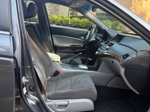 Used 2011 Honda Accord EX image 13