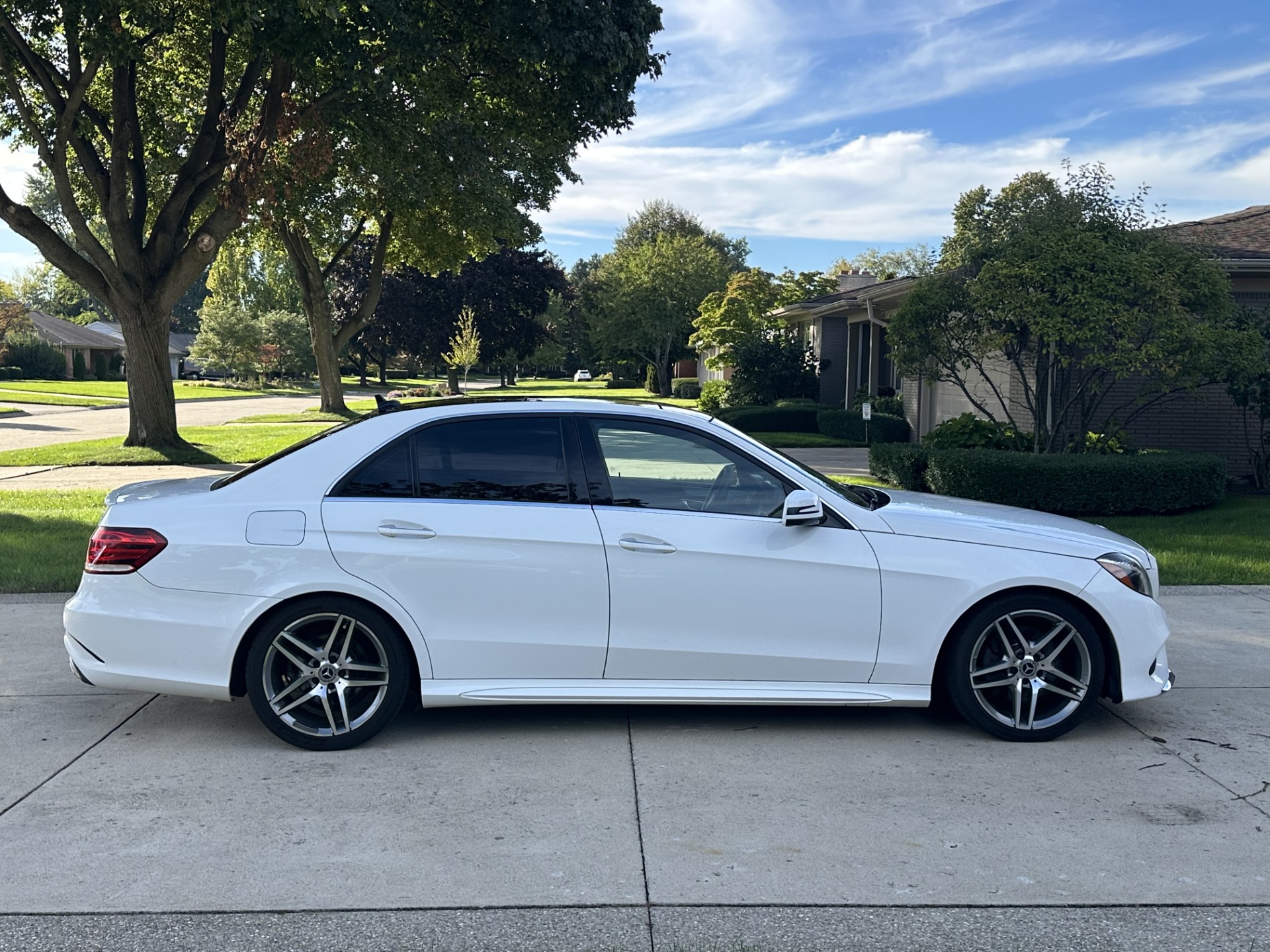 Used 2014 Mercedes-Benz E 350 4MATIC Sedan image 10