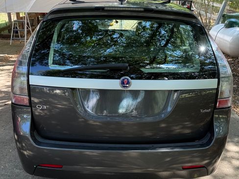 Used 2011 Saab 9-3 Aero image 2