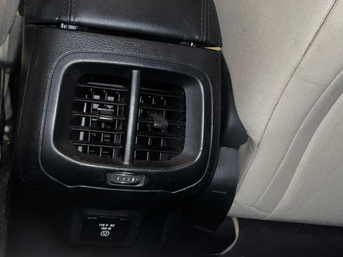 Used 2017 Jeep Cherokee Latitude w/ Comfort & Sound Group FWD image 19