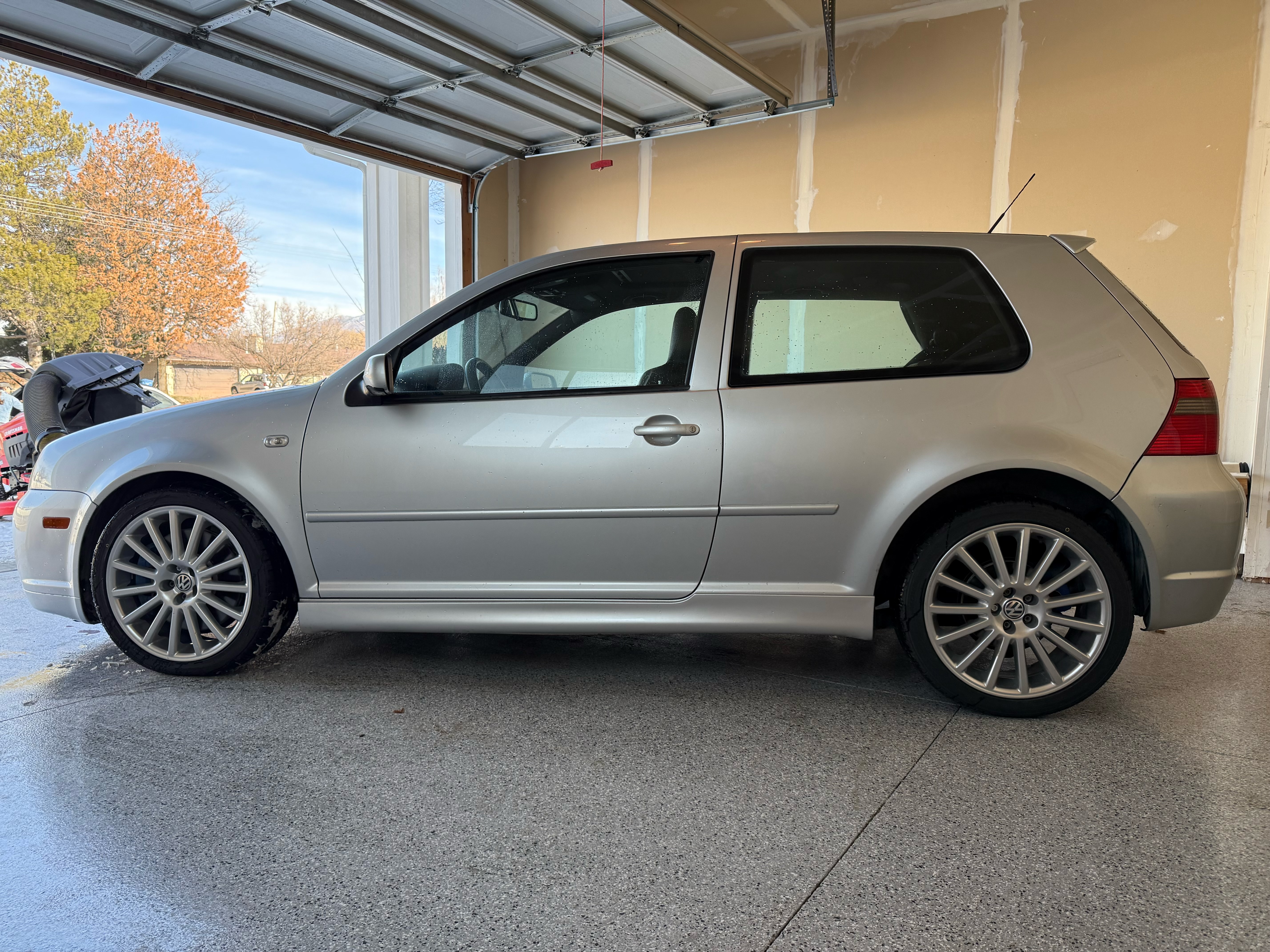 Used 2004 Volkswagen R32 AWD/4WD image 5