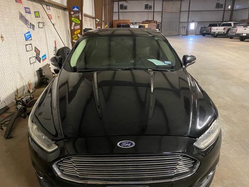 Used 2015 Ford Fusion SE w/ Equipment Group 202A FWD image 2