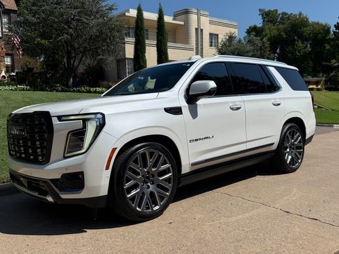 Used 2025 GMC Yukon Denali Ultimate AWD/4WD image 1